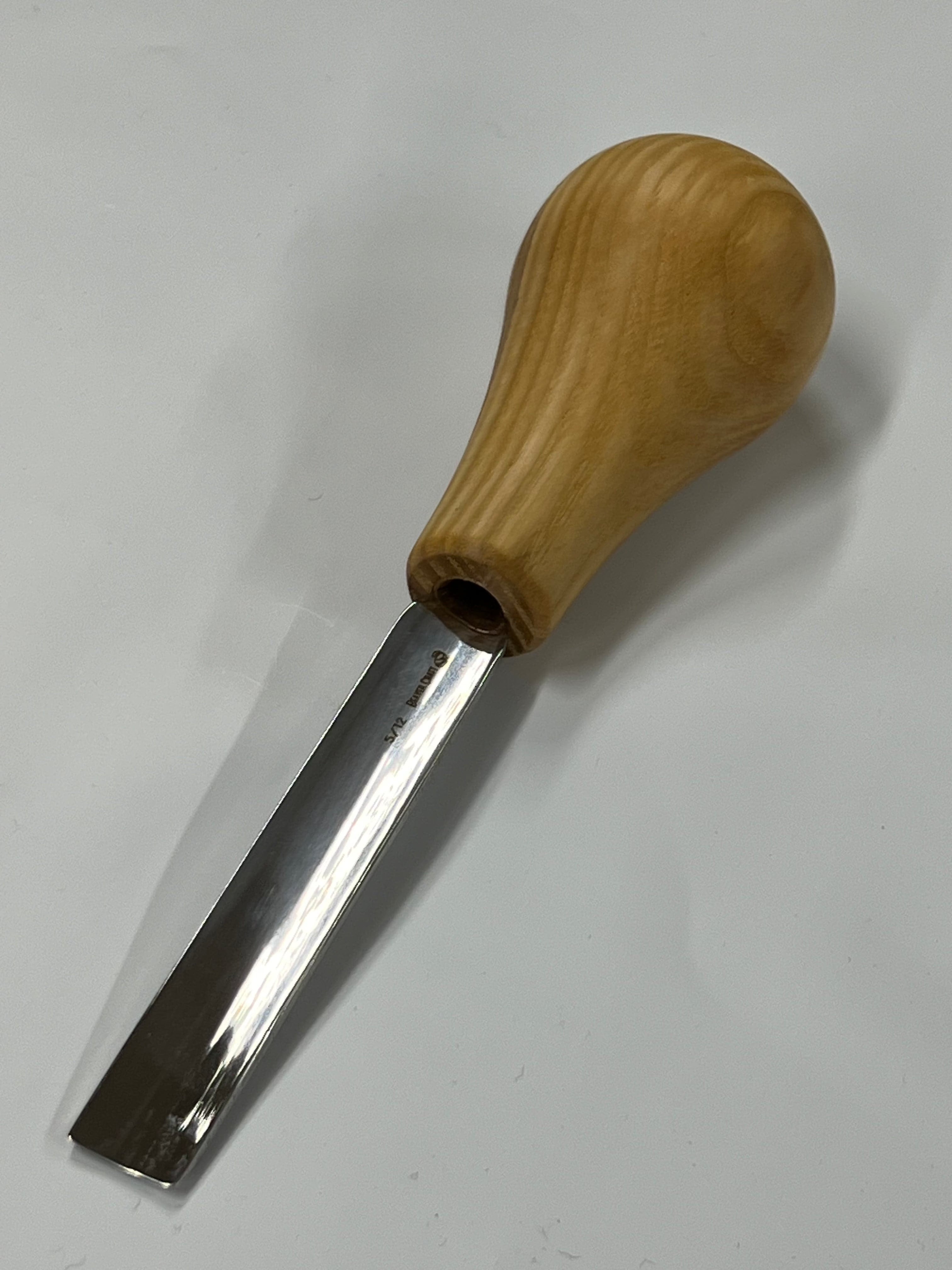 Puuntyöstötaltat 75x12 mm suora pyöristetty taltta P5/12 pallokahvalla