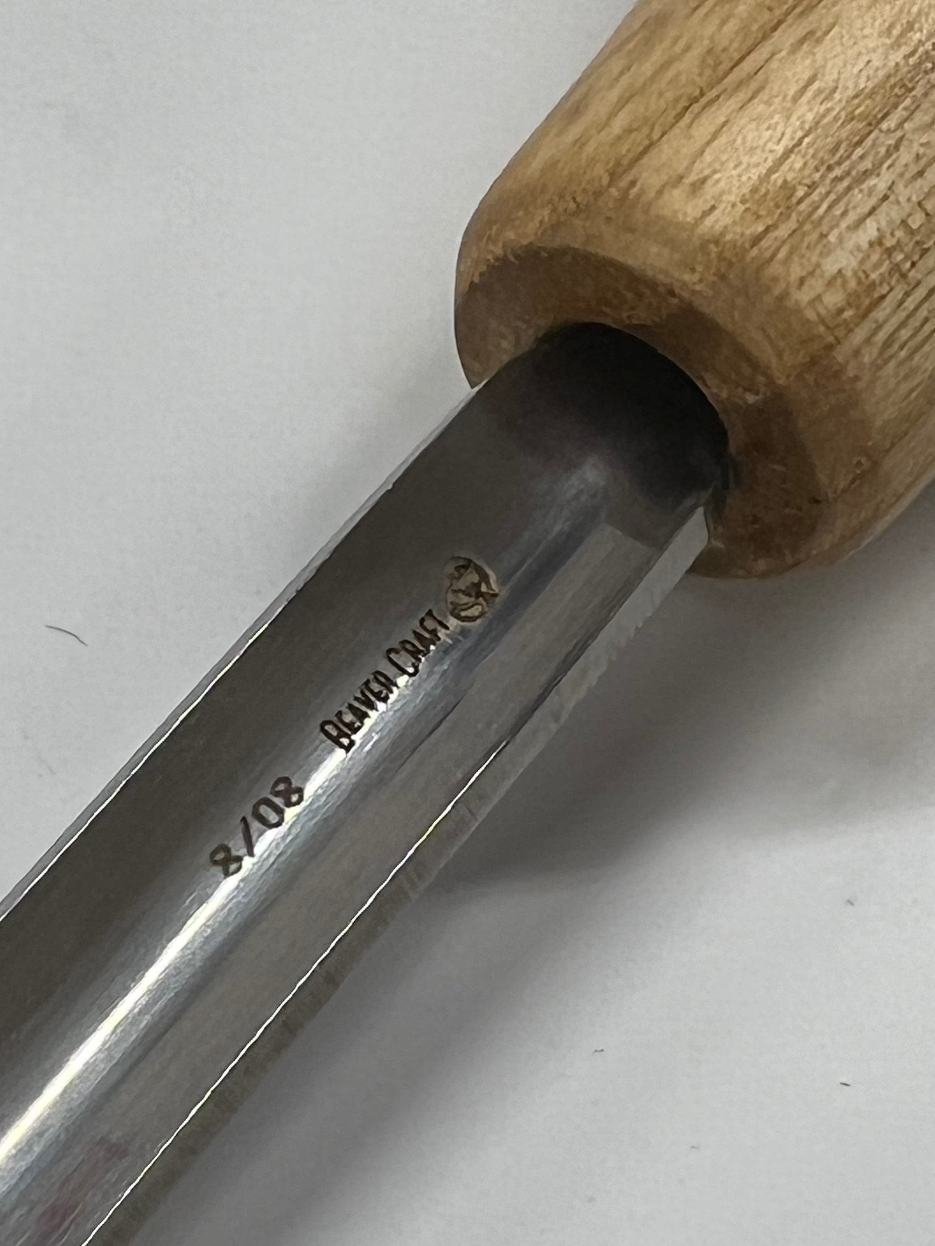 Puunveistotaltta 75x14mm suora pyöristetty taltta P8/08 pallokahvalla