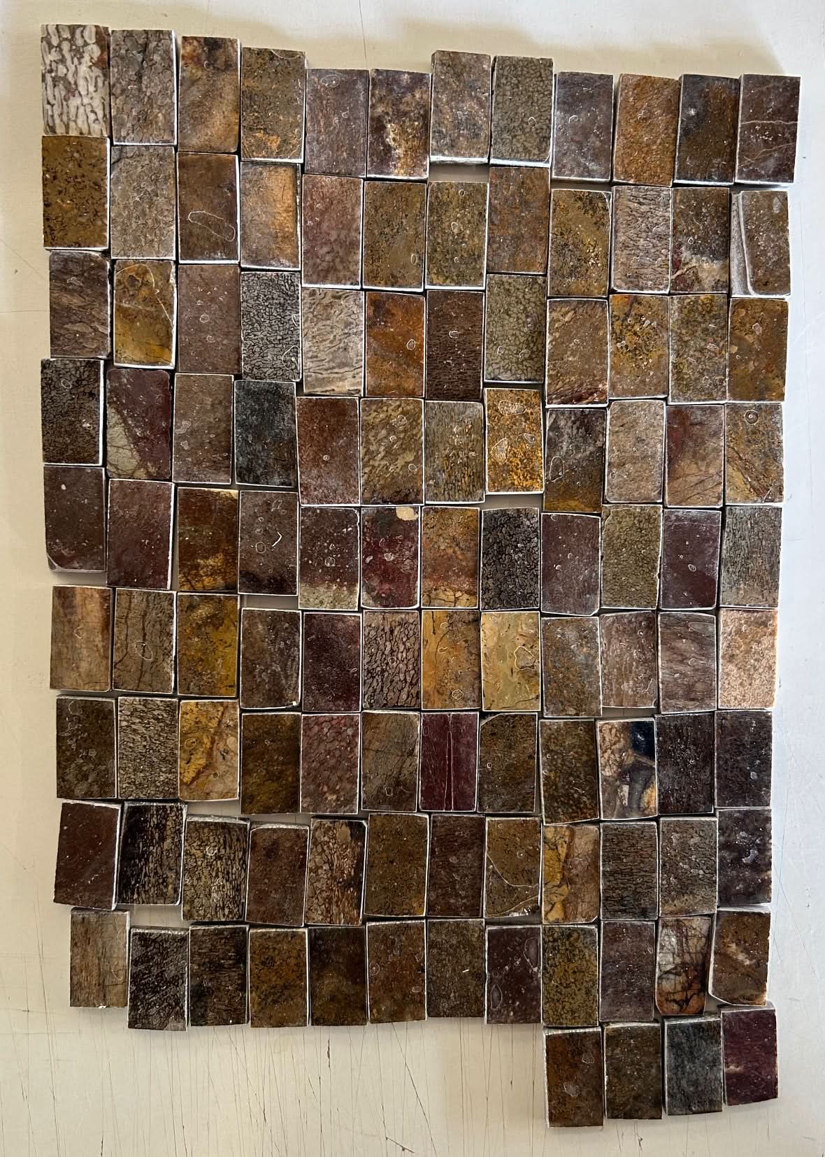 Dinosauruksen fossiilin palanen 20x35x20mm