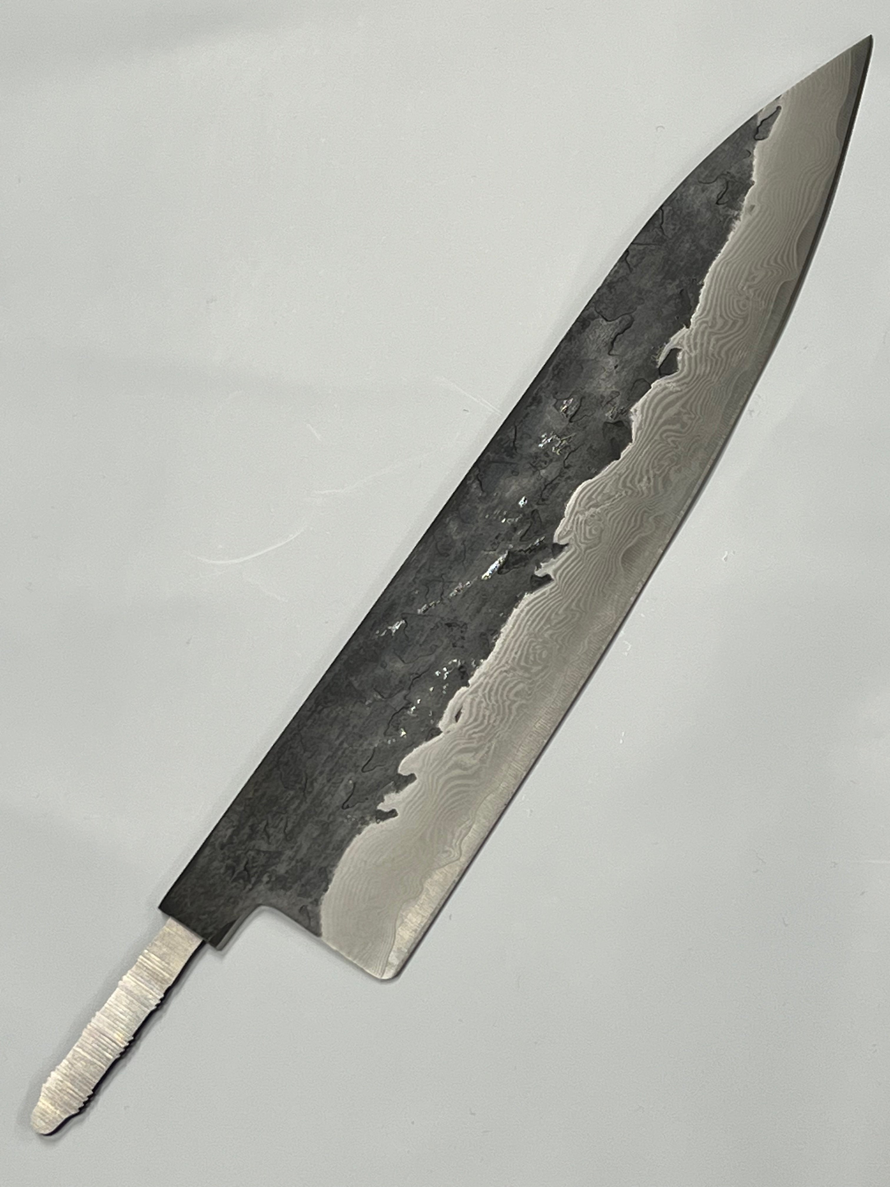 Kokkiveitsi 200 mm VG-10 Musta Brute de forge Damaskus