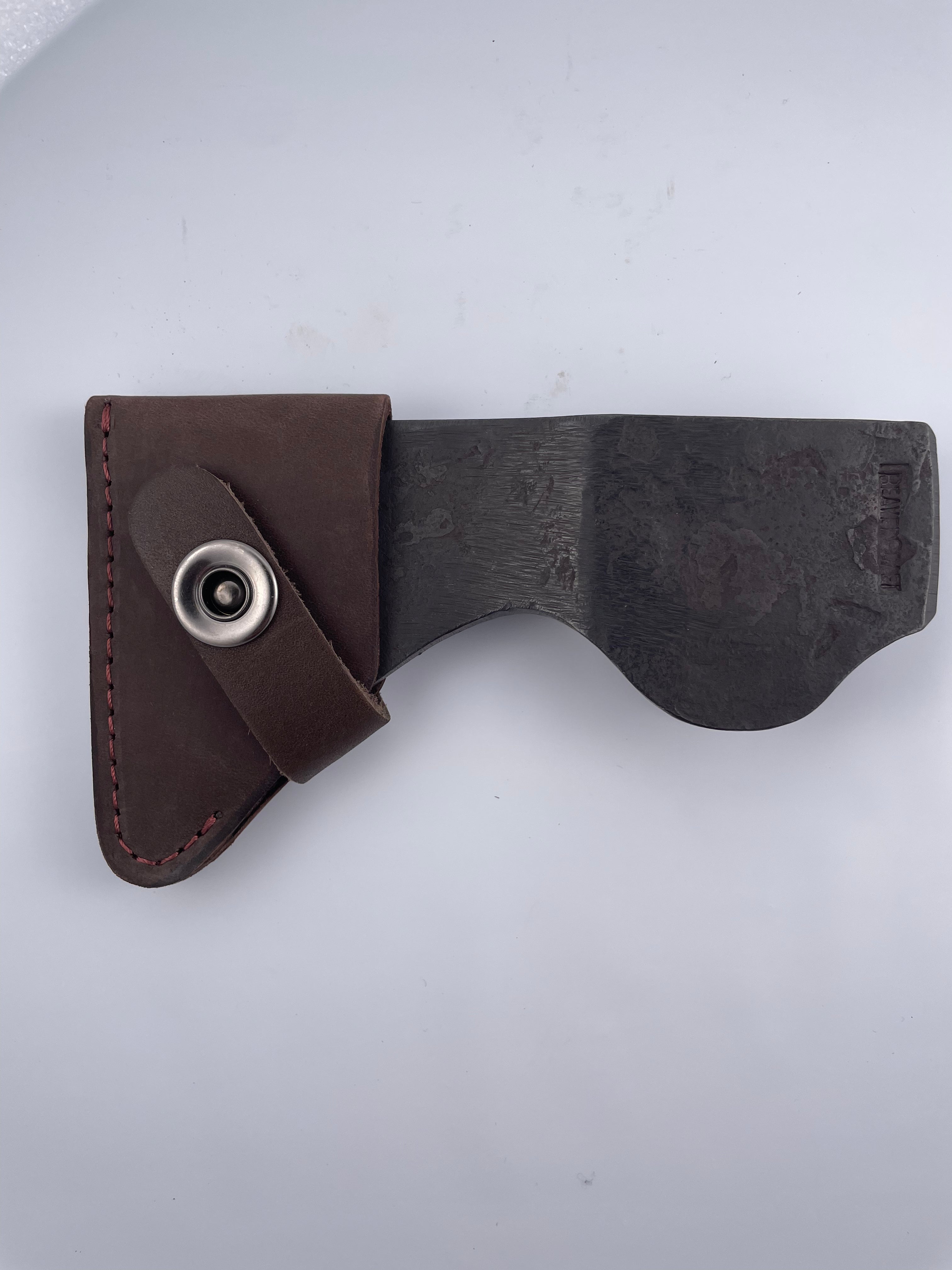 Kirveenpää teräsuojalla BAX1 Bushcraft Hatchet -pää