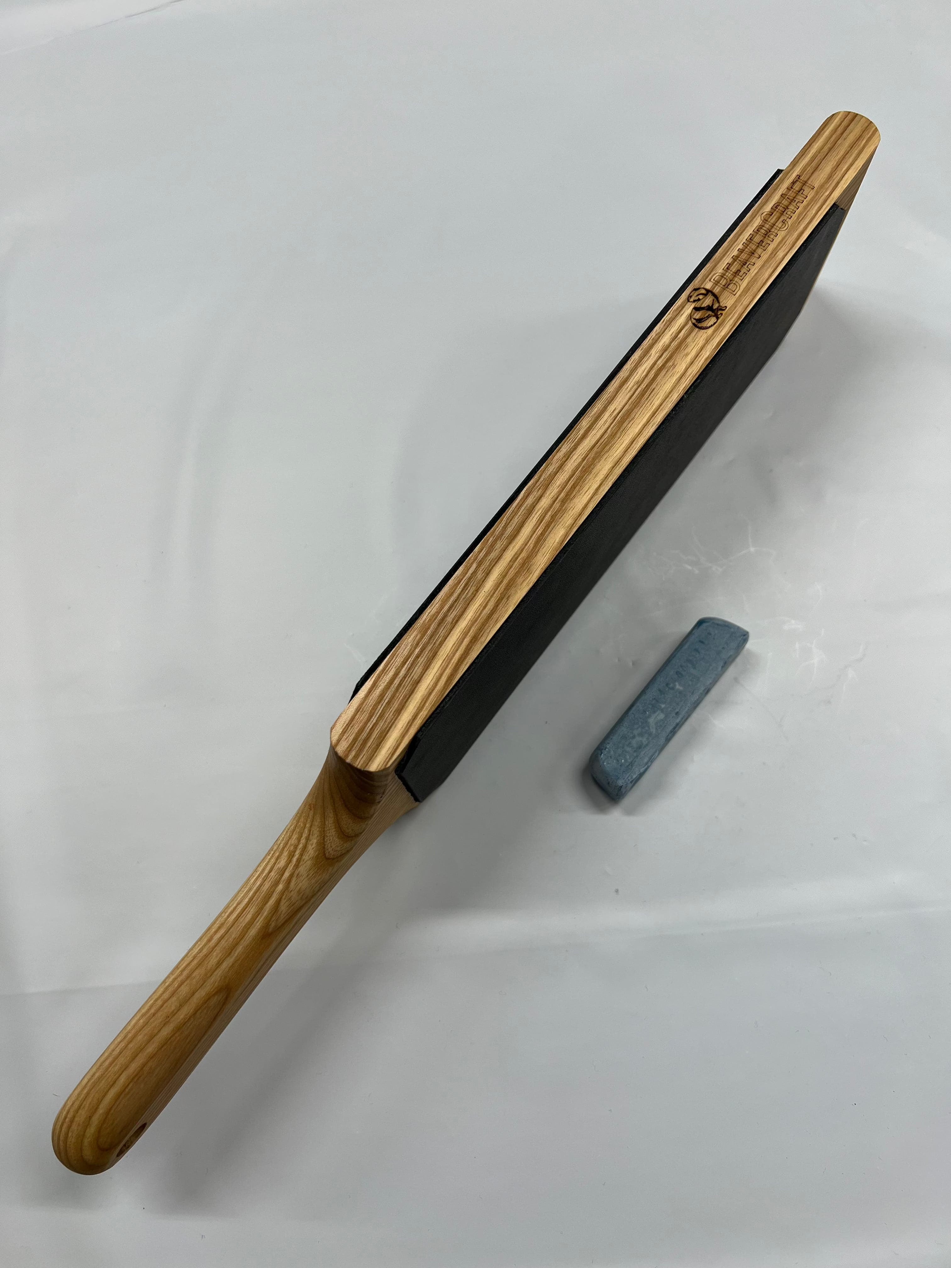 Kaksipuolinen nahkastroppi 230x80 saarnipuulla, sisältää hiomatahnan LS1P1