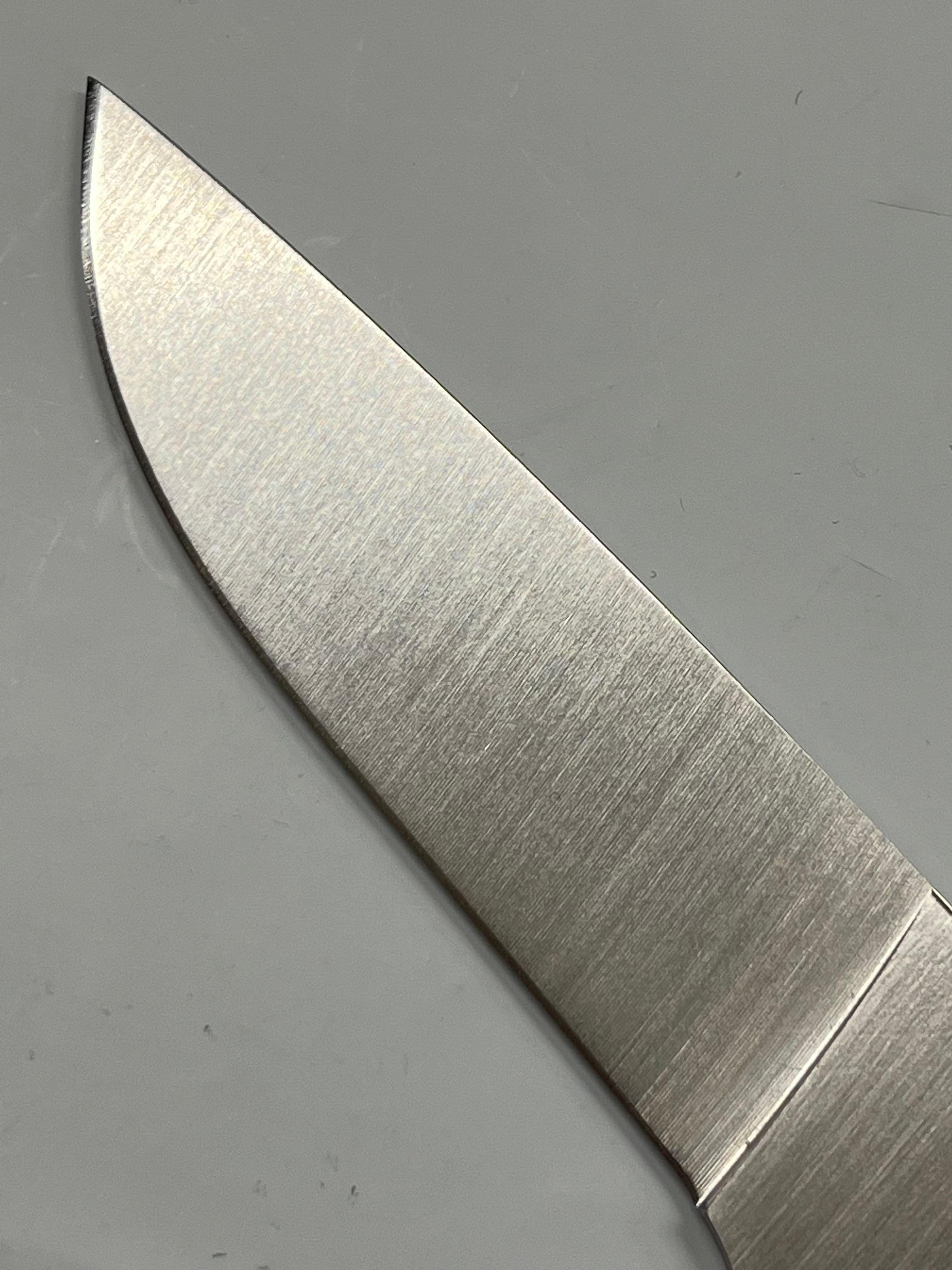 Brisa Trapper 95 Flat N690 ruostumaton terä