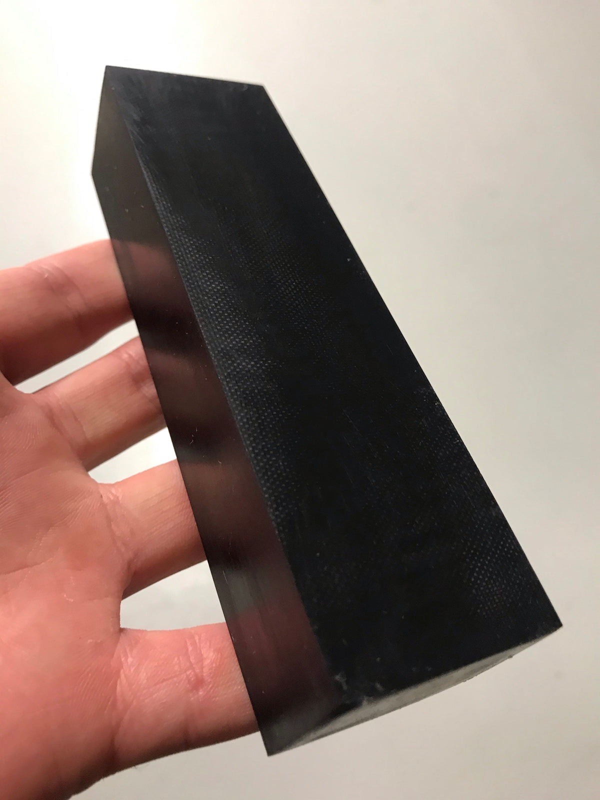 G10-lohko musta