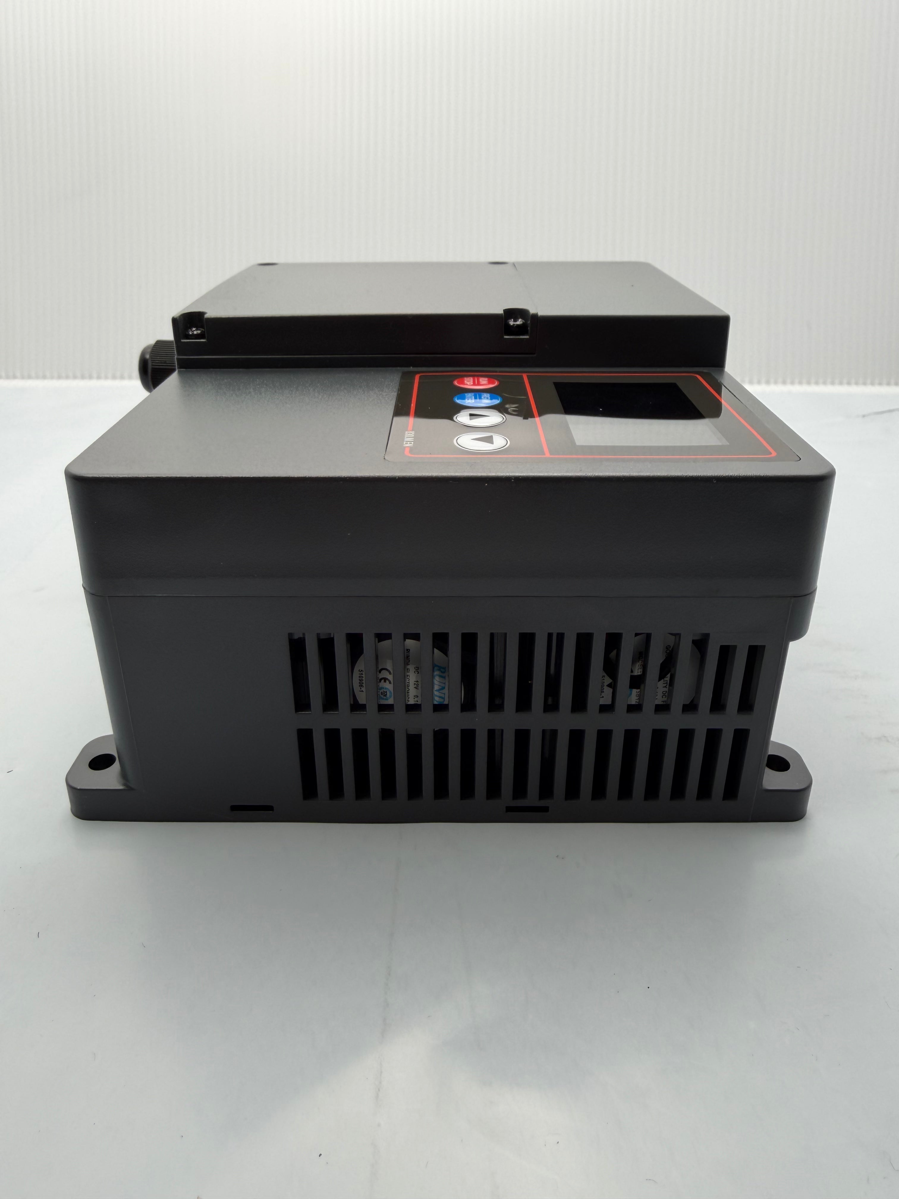 Taajuusmuuttaja nopeudensäätö hiomakoneelle S1 VFD 1,5 kW 230 V 1-vaiheesta 3-vaiheeseen