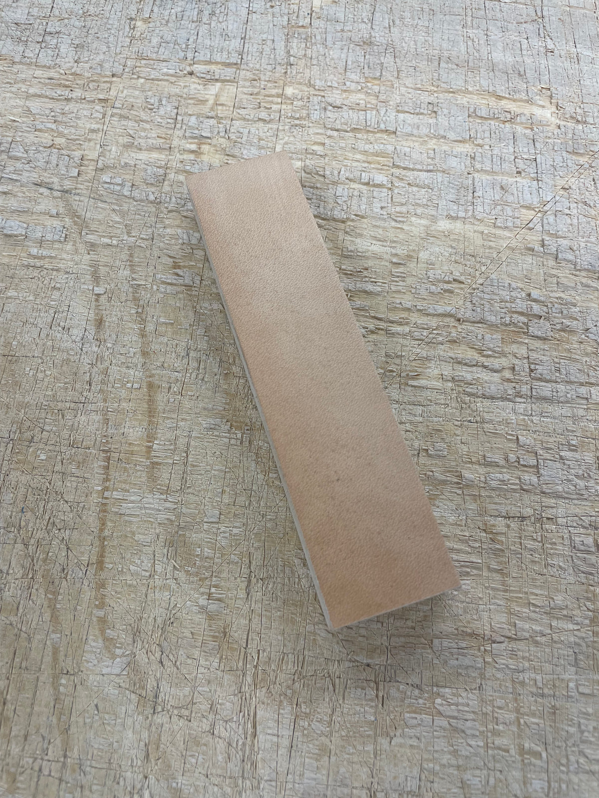 Nahkastroppi käsintehty 140x35mm