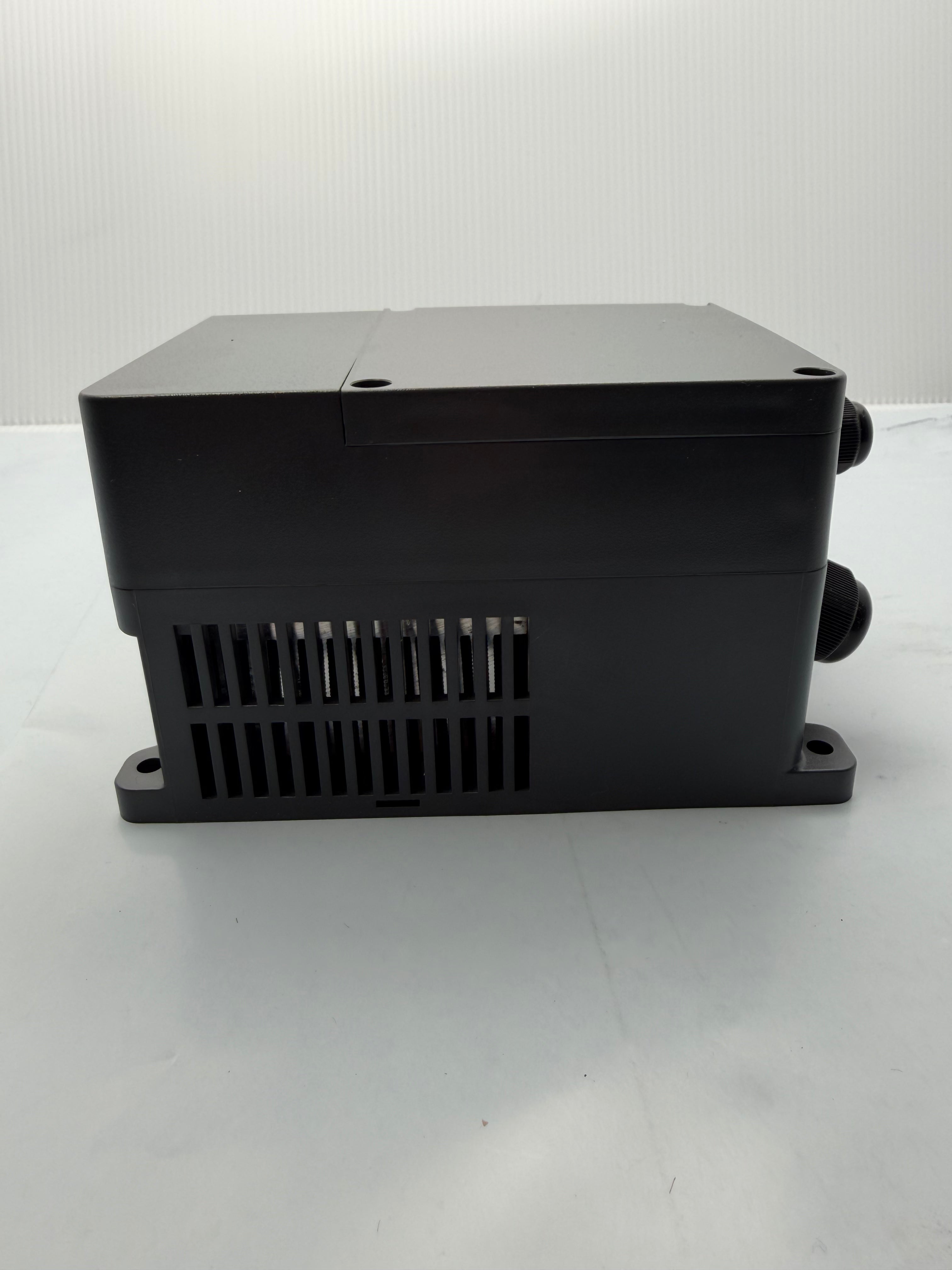 Taajuusmuuttaja nopeudensäätö hiomakoneelle S1 VFD 1,5 kW 230 V 1-vaiheesta 3-vaiheeseen