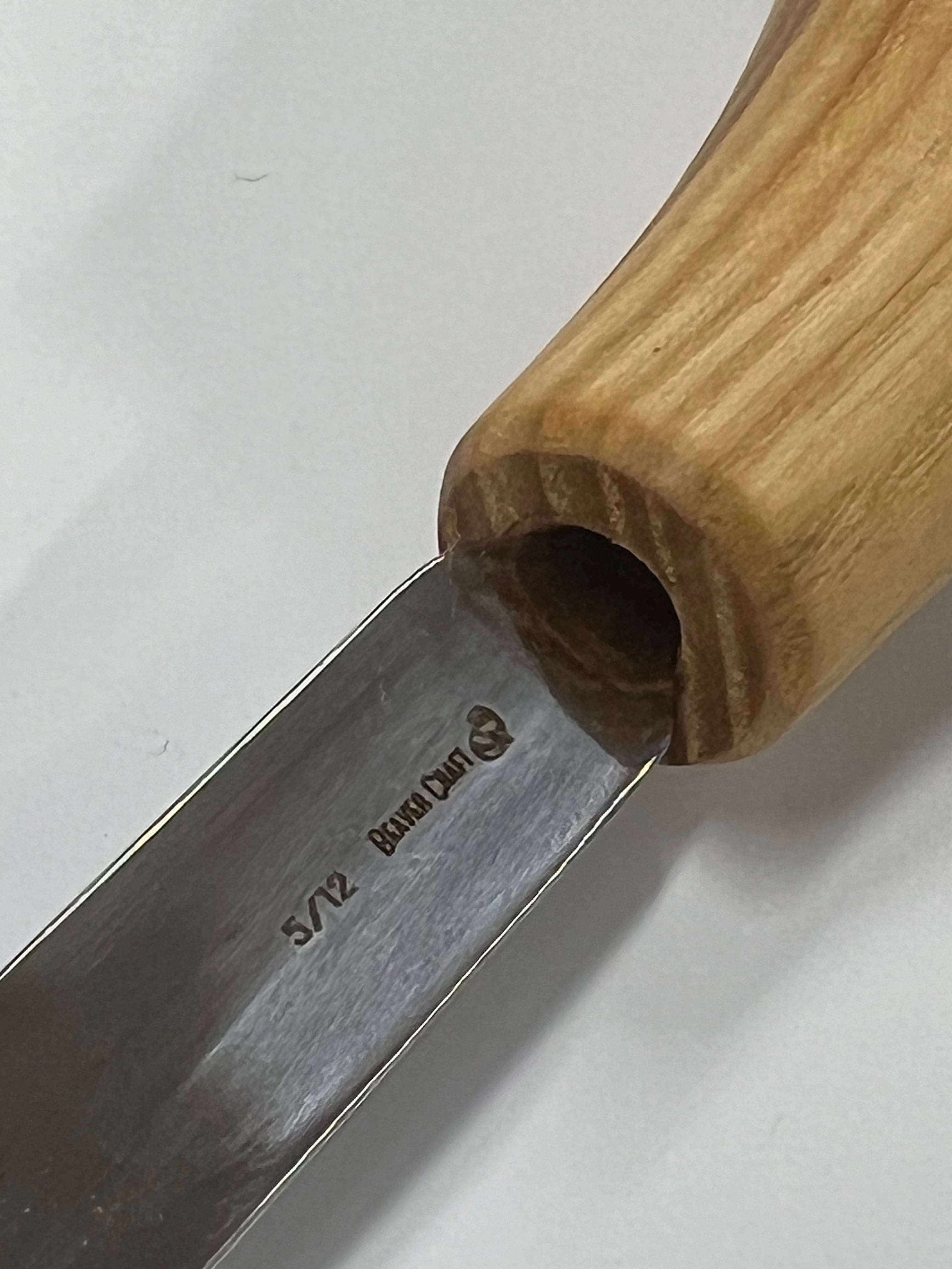 Puuntyöstötaltat 75x12 mm suora pyöristetty taltta P5/12 pallokahvalla