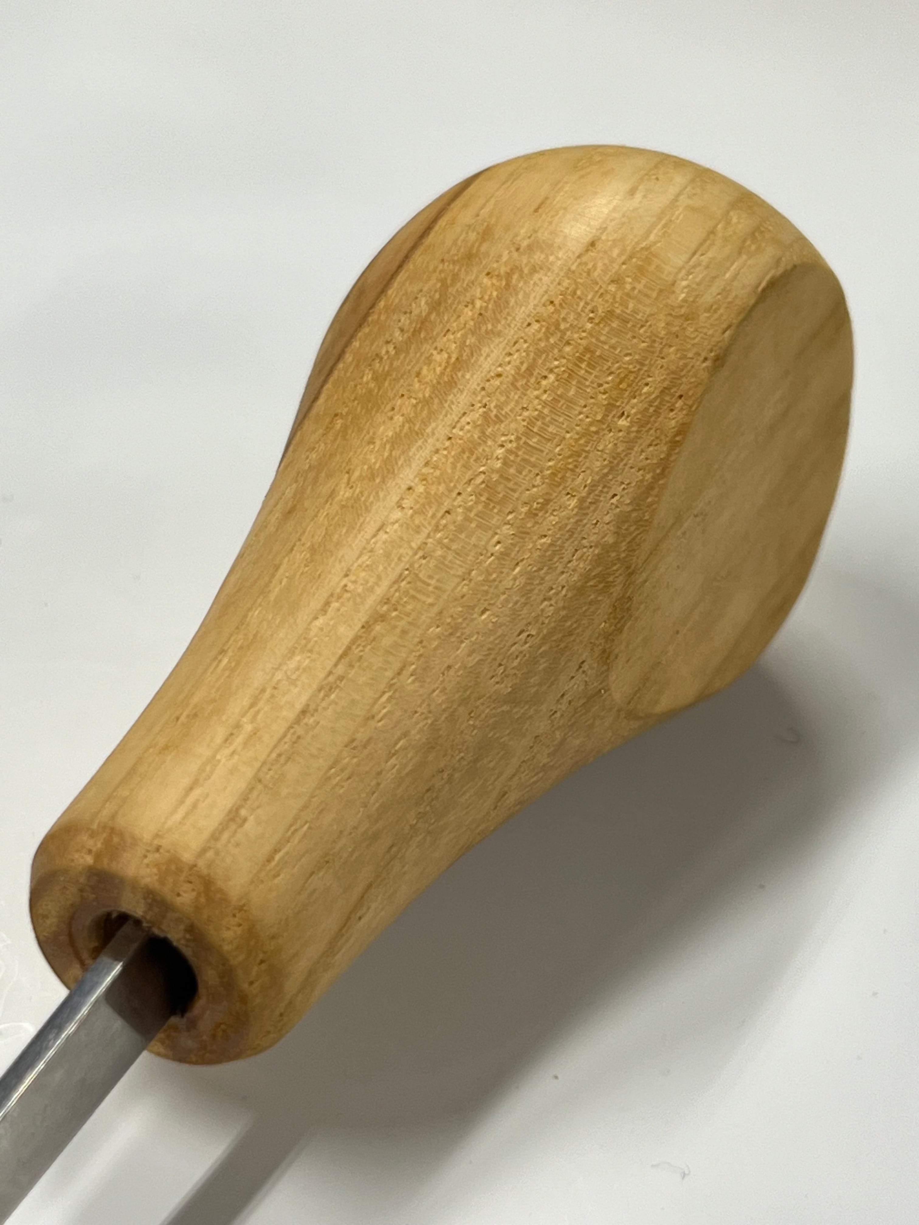 Puunveistotaltta 75x4 mm suora tasataltta P1/04 pallokahvalla
