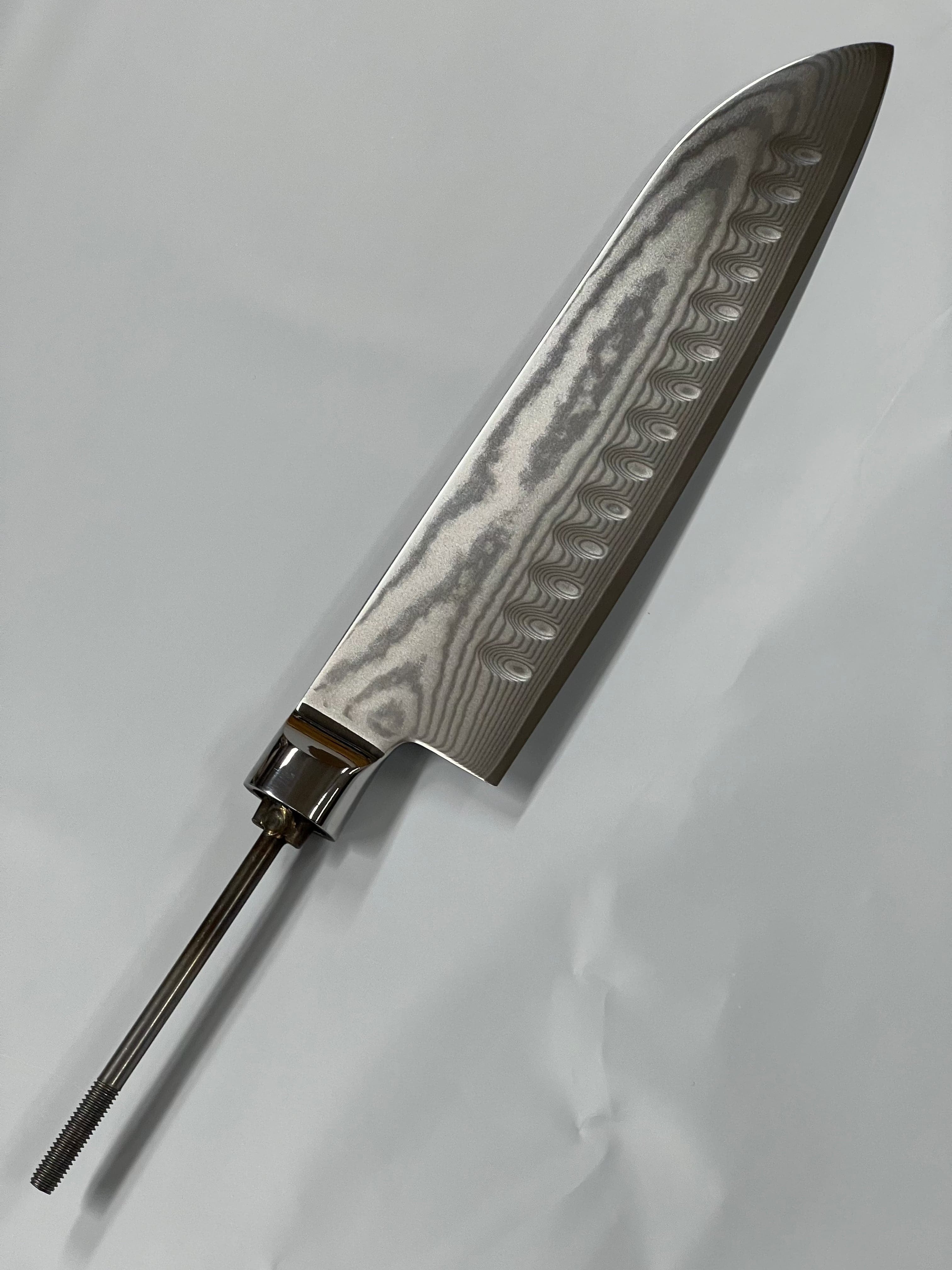 Santoku - AUS10 Damask Kokkiveitsi 7" läpi menevällä ruodolla ja helalla