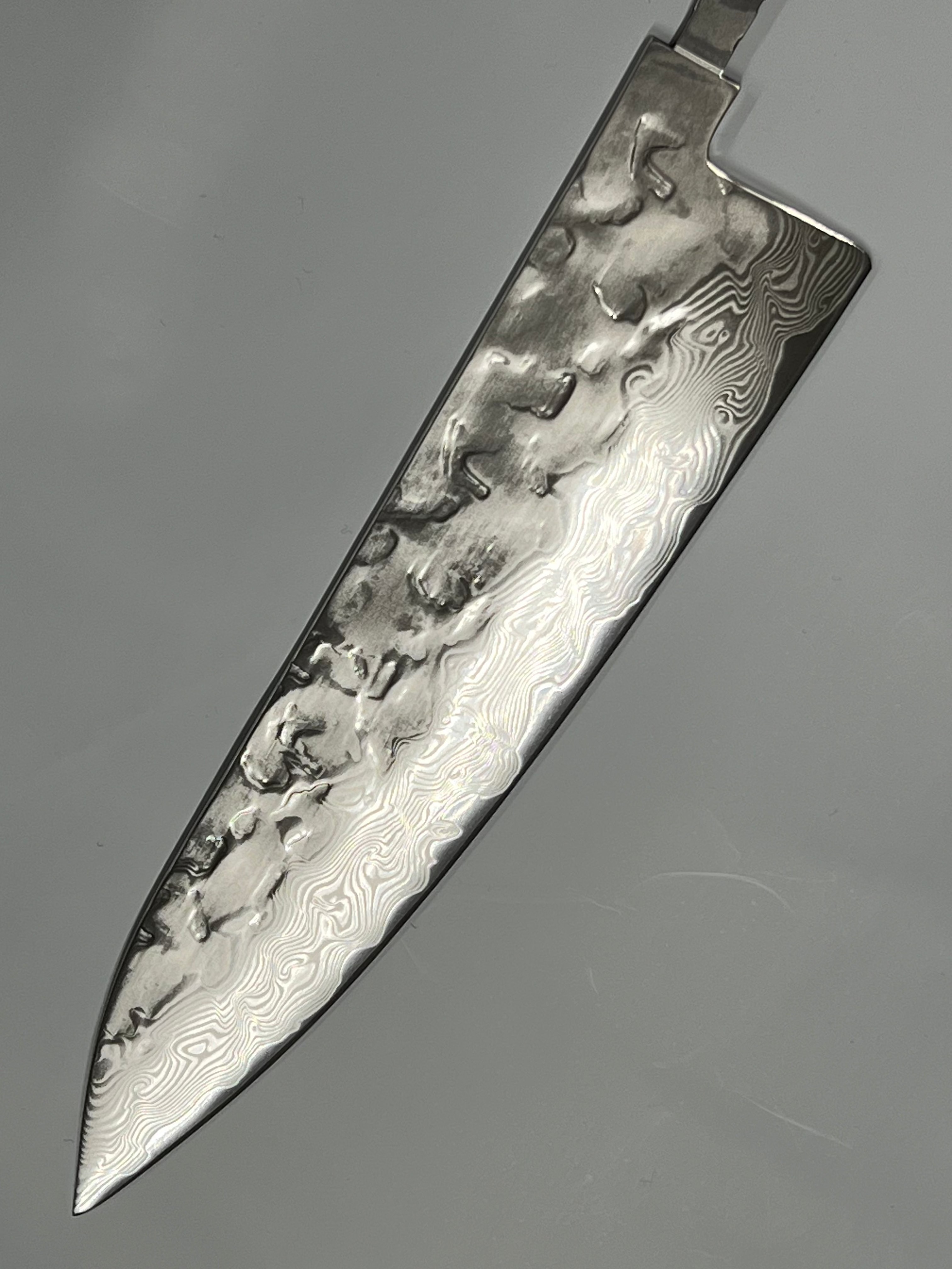 Kokkiveitsi 200mm VG-10 Kiillotettu Brute de forge Damaskus
