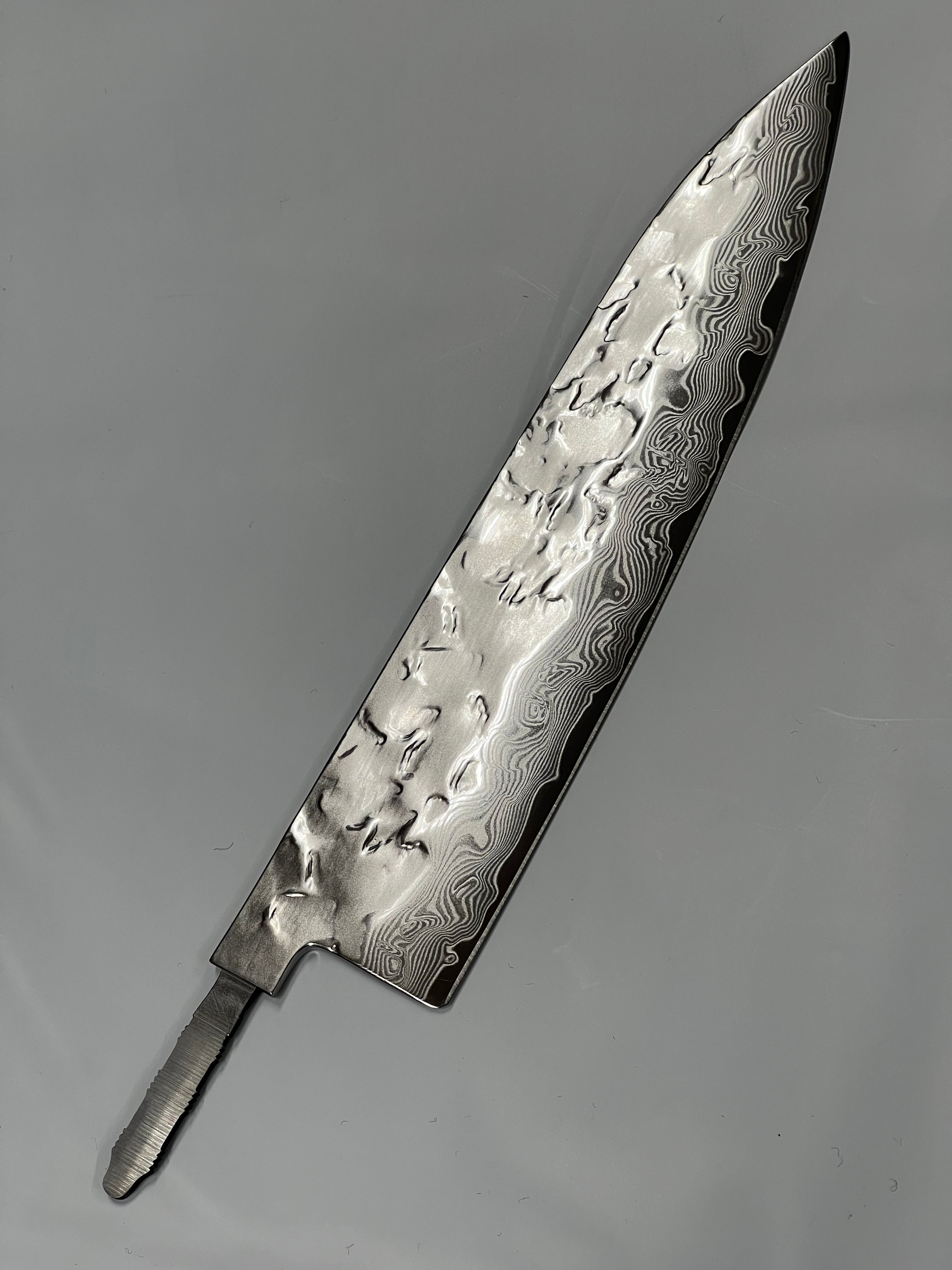 Kokkiveitsi 200mm VG-10 Kiillotettu Brute de forge Damaskus