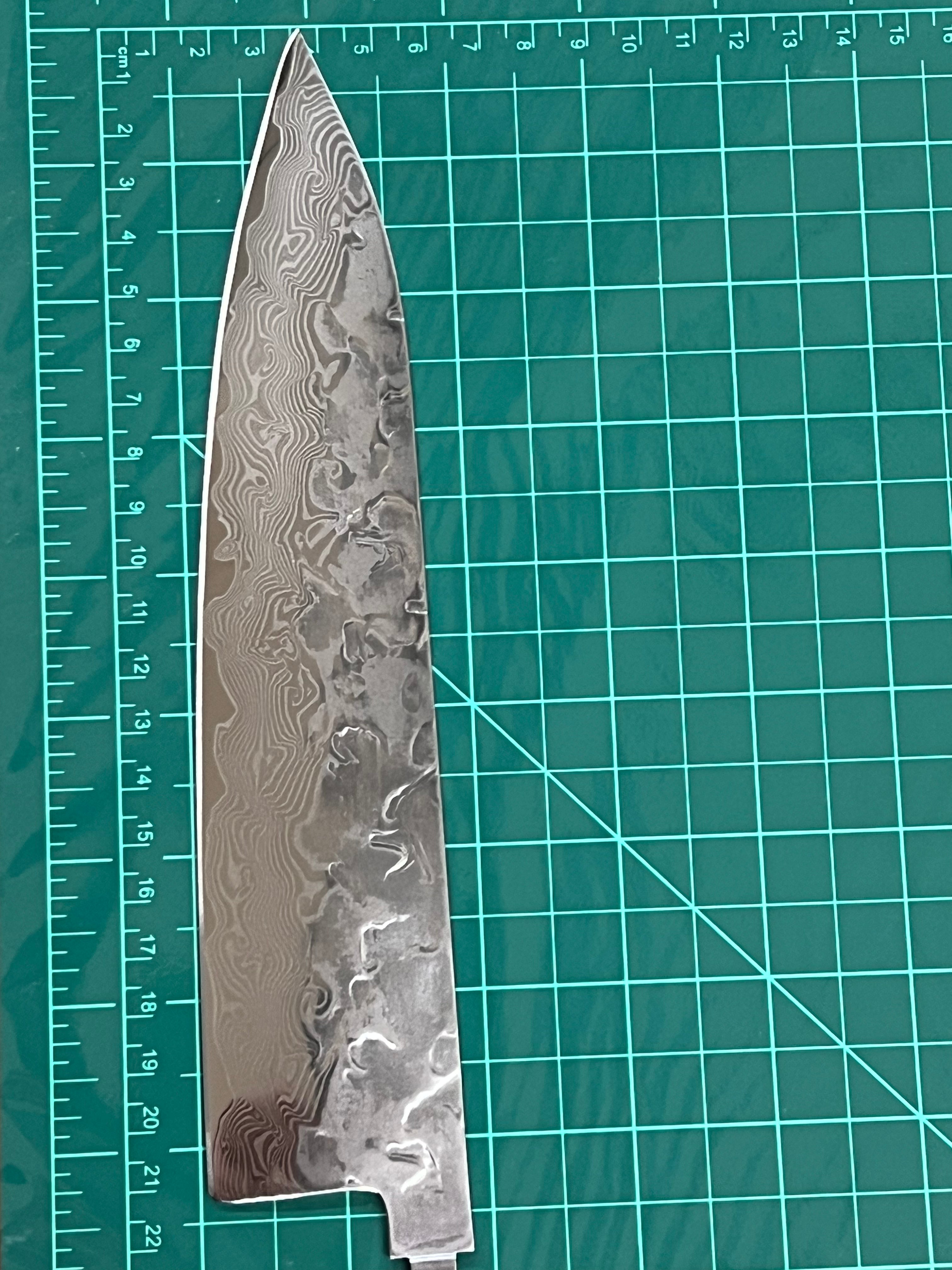 Kokkiveitsi 200mm VG-10 Kiillotettu Brute de forge Damaskus