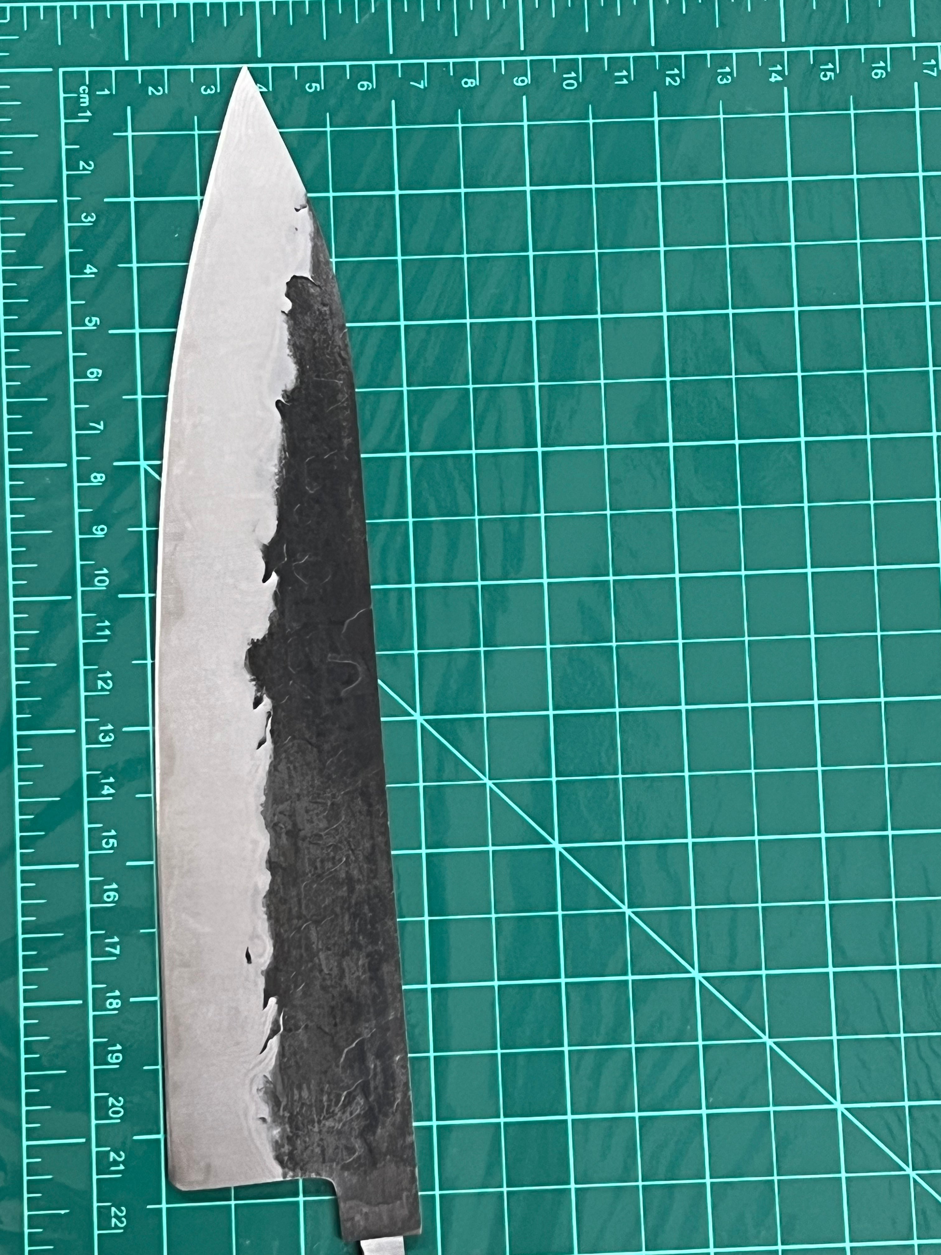 Kokkiveitsi 200 mm VG-10 Musta Brute de forge Damaskus