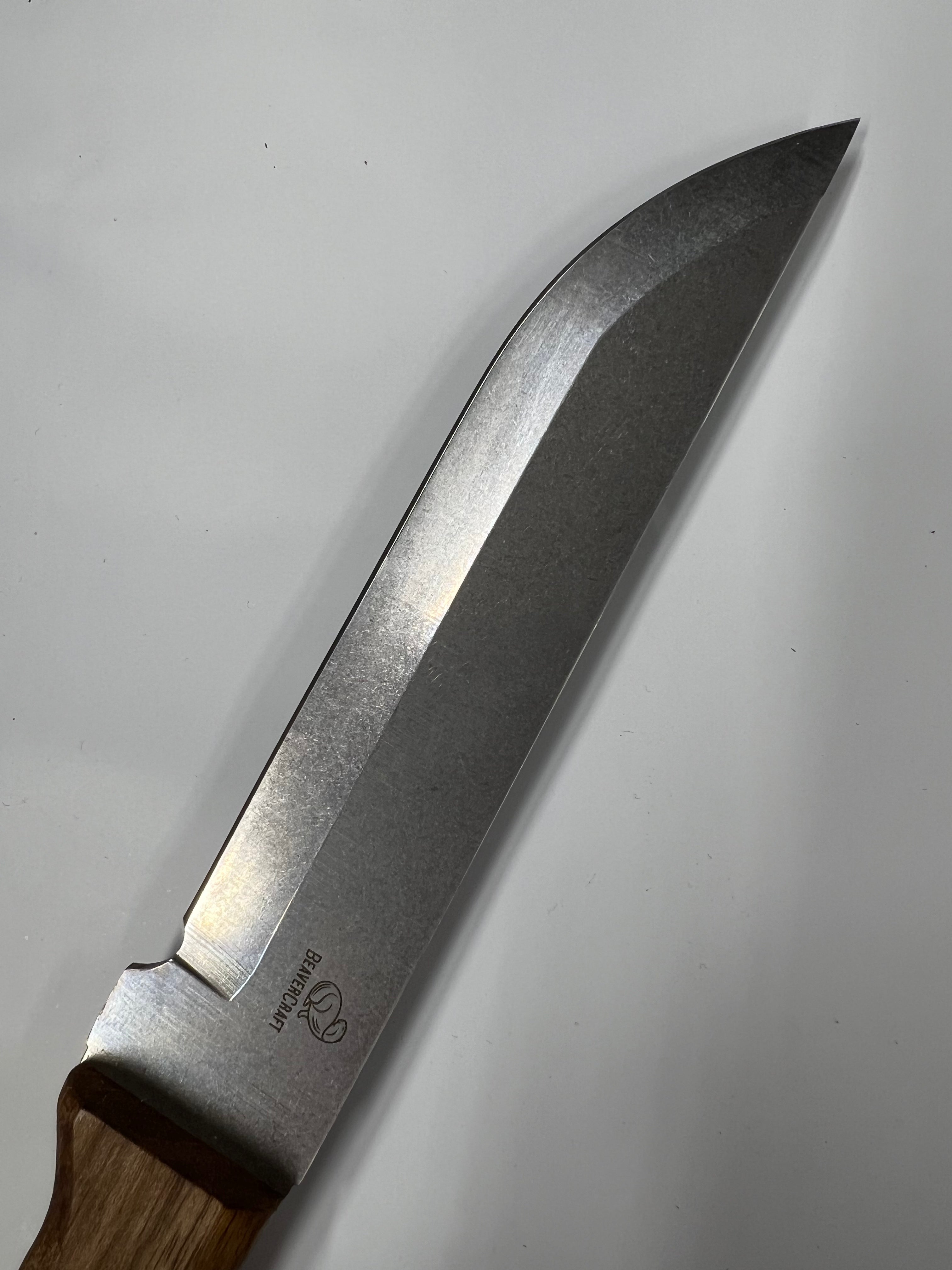 Ukrainalainen Bowie Tactical TLK1 -veitsi nahkatupella