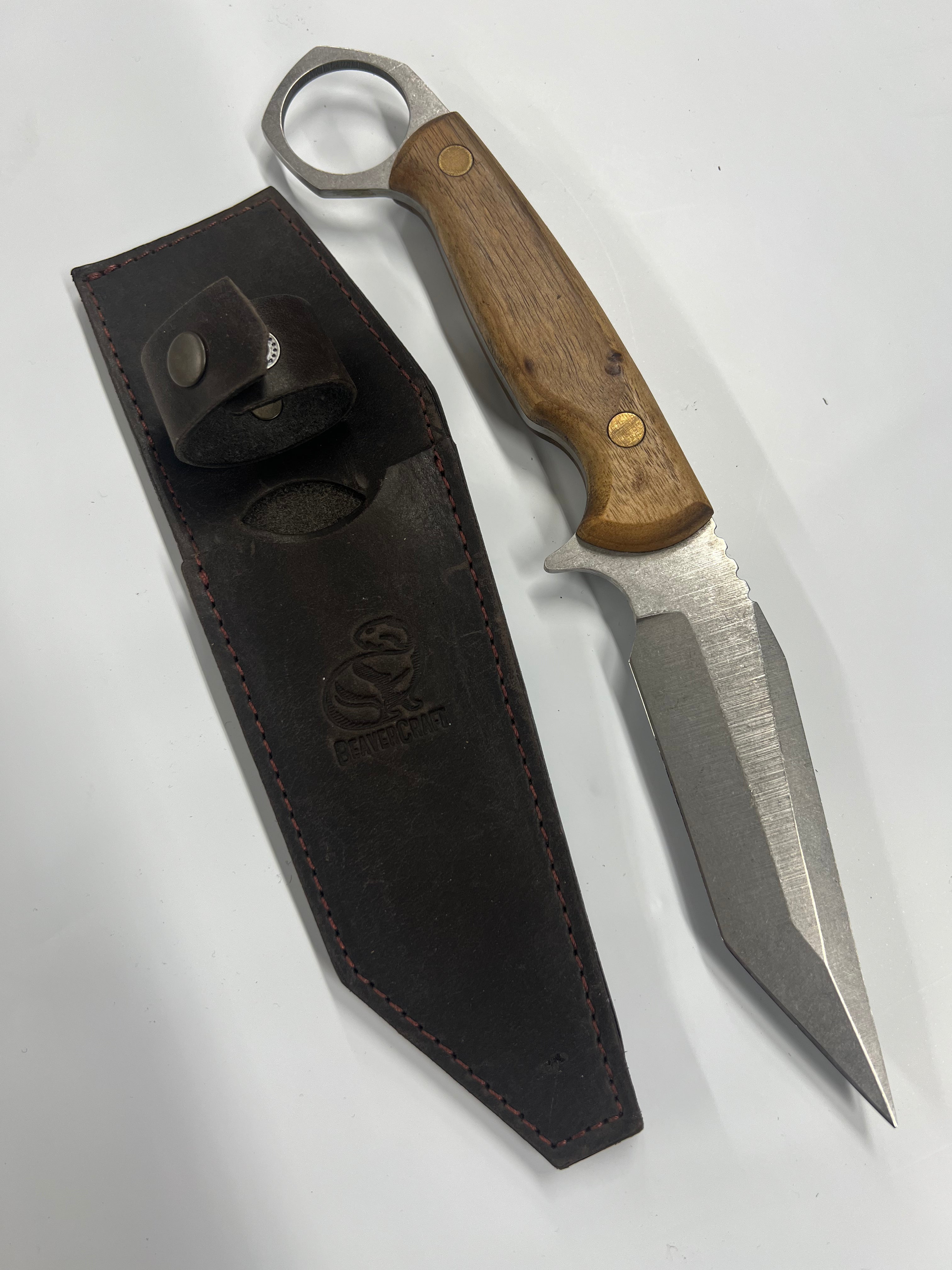 Ukrainalainen retkeilykarambit CGK1 nahkatupella