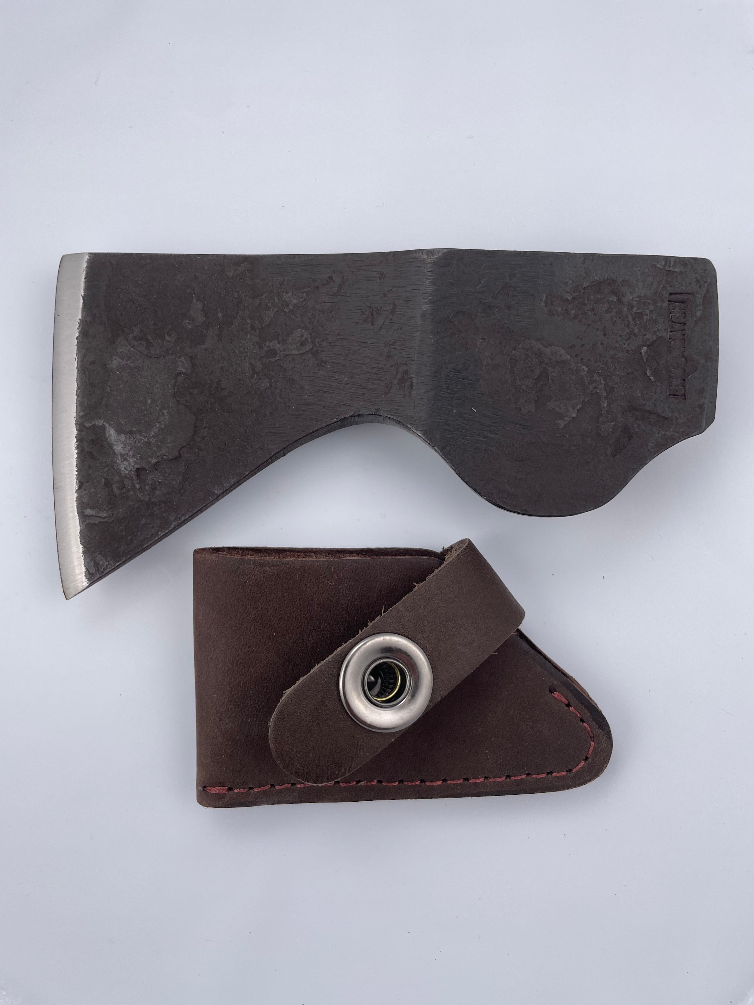 Kirveenpää teräsuojalla BAX1 Bushcraft Hatchet -pää