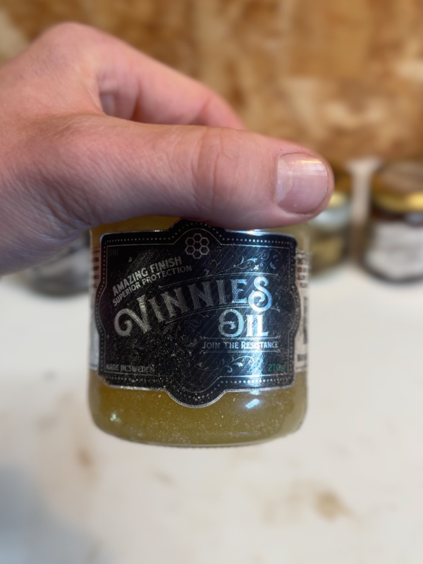 Viimeistelyaine puupinnoille yms. - Vinnie's Oil