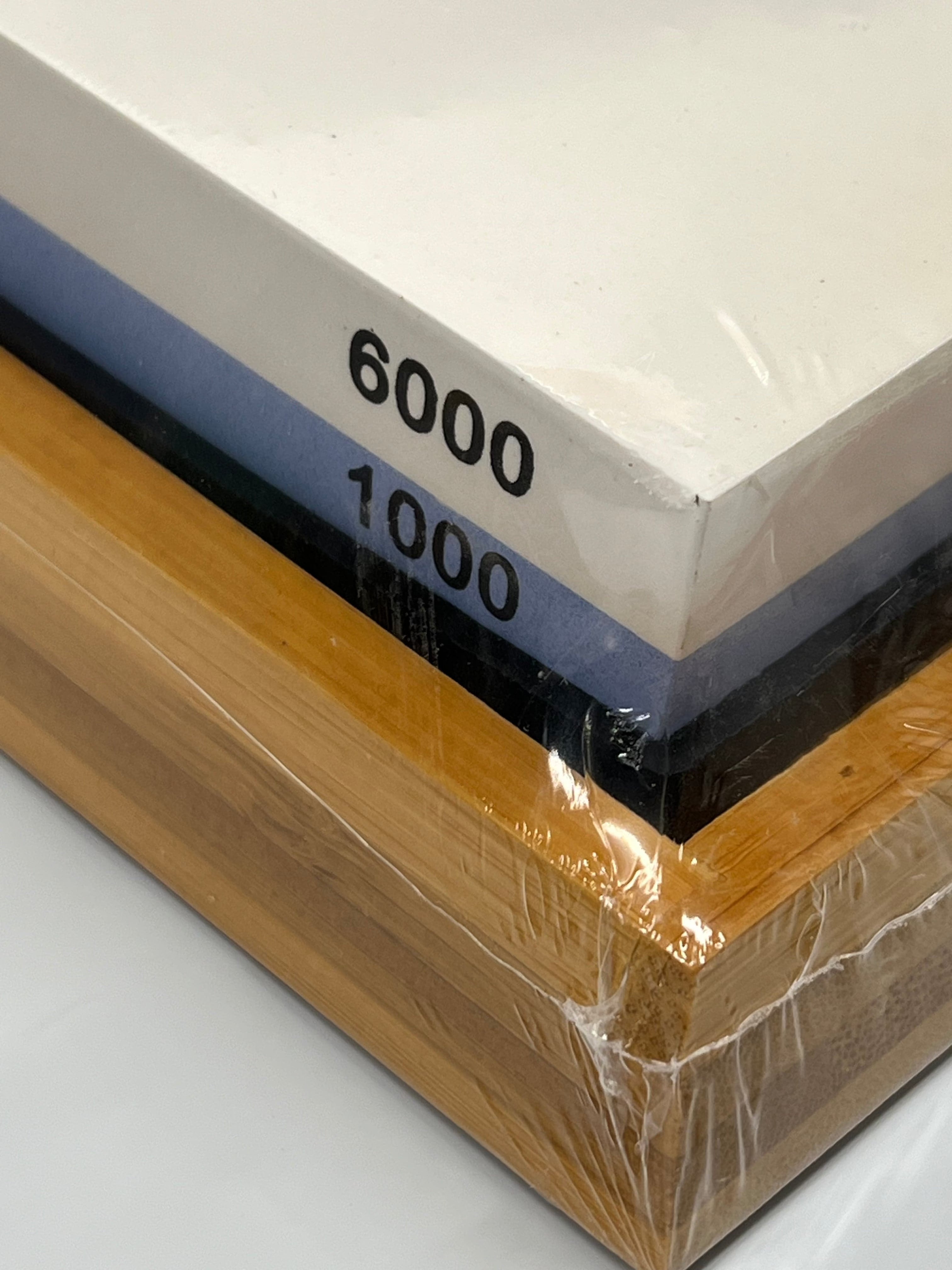 Japanilainen kaksoishiomakivi (whetstone) bambualustalla 1000/6000 RW018