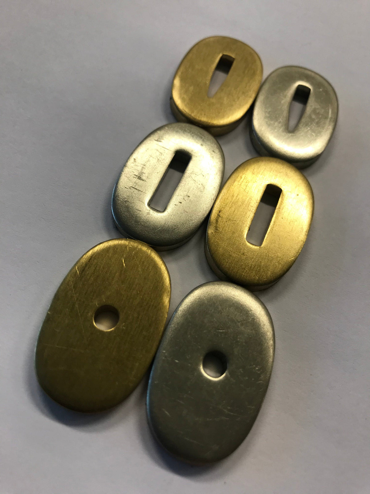Holkit ja päätykappaleet 19x30mm