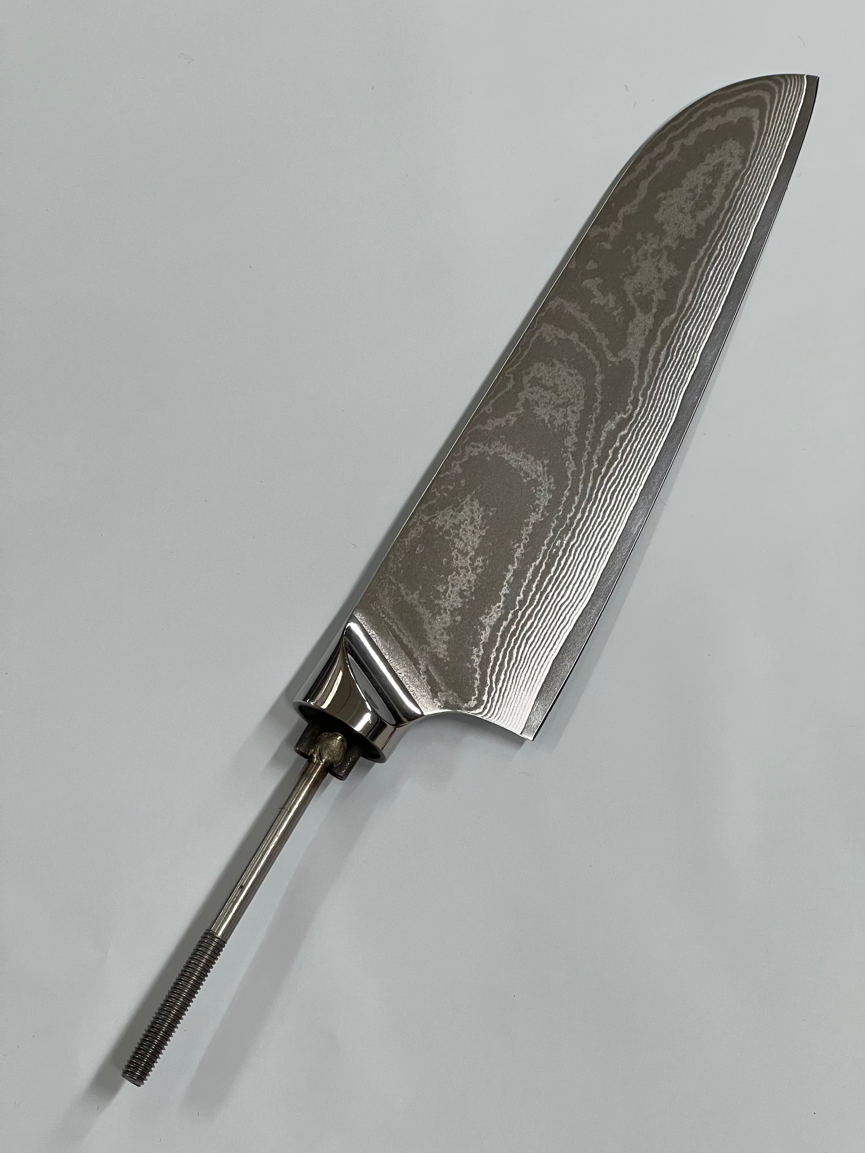 Santoku – Ruostumaton damaskiteräksinen kokkiveitsi 8", kierteinen piiloruoto
