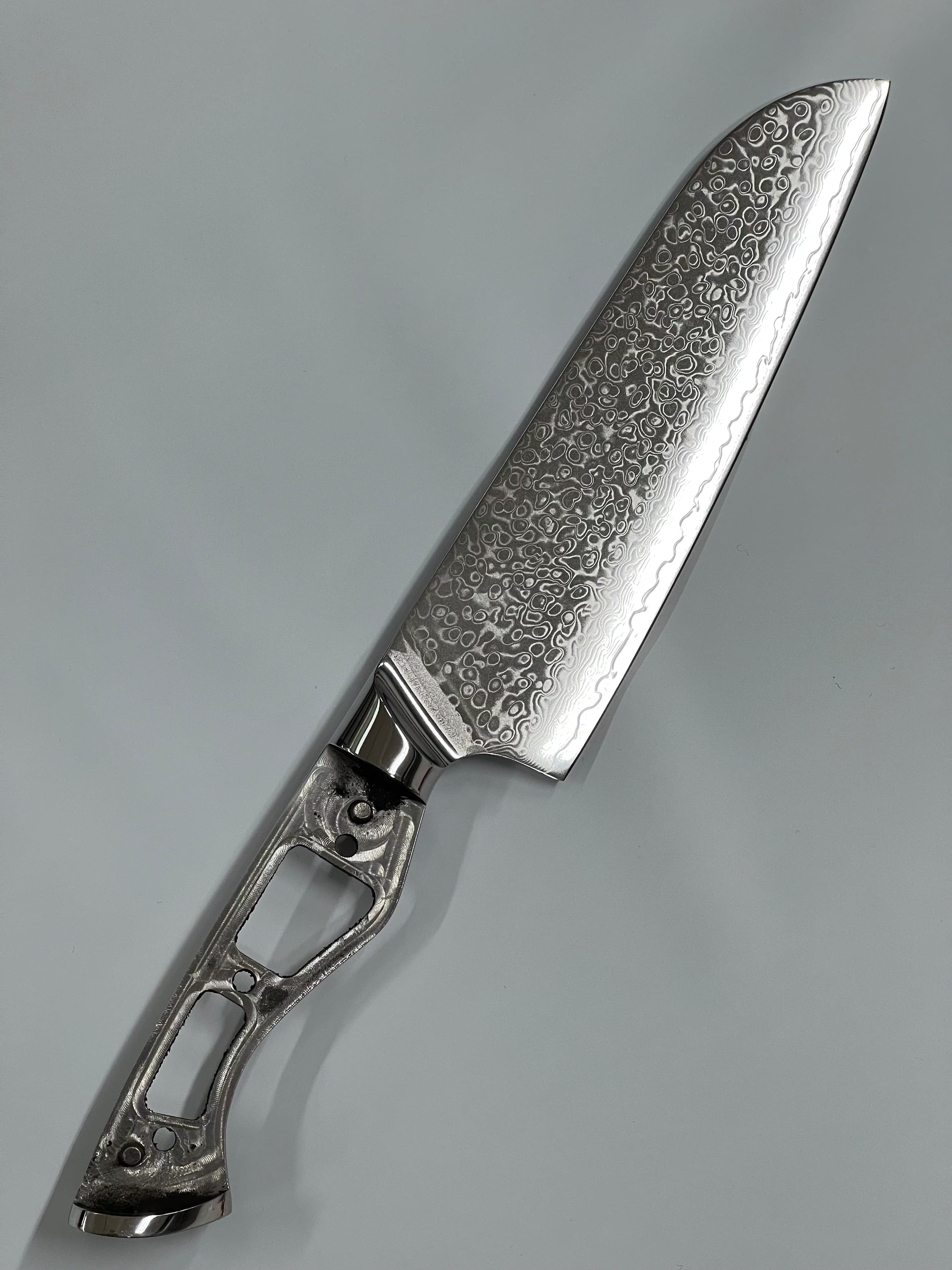 Santoku – VG10 damaskiteräksinen kokkiveitsi 8", täysruoto ja helat